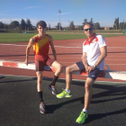 Bernat y Quim Erta, ayer en las pistas de atletismo de Les Basses, con la equipación de la selección.