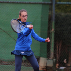 La tenista lleidatana Elena Noguero, ahir en una acció del partit que va disputar.