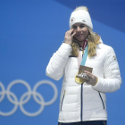 Ester Ledecka con la medalla de oro del gigante paralelo.