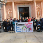 Concentración ayer ante la subdelegación del Gobierno central en Lleida. 