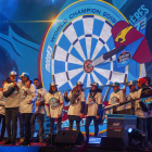 Los hermanos Márquez durante la rúa de campeones que protagonizaron ayer por las calles de Cervera para celebrar sus títulos con los aficionados.