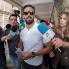 Antonio Manuel Guerrero, el guardia civil de La Manada, ayer a su salida de los juzgados de Sevilla.