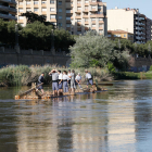 Bajada de un rai por el río Segre en Lleida