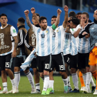 Els jugadors argentins, amb Messi al capdavant, celebren la classificació.