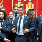 Cristiano Ronaldo, durante una de las visitas institucionales que hizo ayer el equipo.