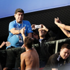 Maradona, a la llotja, en un moment del partit.