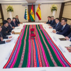 Fotografía de la reunión entre Evo Morales y Pedro Sánchez
