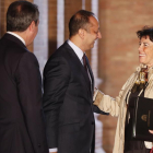 Isabel Celaá con Juan Espadas y Alfonso Rodríguez Gómez de Celis, ayer en Sevilla.