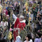 Un momento de la bendición en la iglesia de Santa Teresa de Lleida.