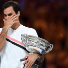 Roger Federer, emocionat al guanyar l’Open d’Austràlia.