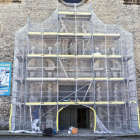 El pórtico barroco del santuario de Sant Ramon lleva dos años cubierto con una malla. 