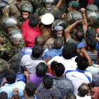 Protestes a Colombo, capital de Sri Lanka, ahir.