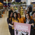 Empleadas del supermercado Esclat de Copa d’Or de Lleida, ayer tras el sorteo. 