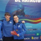 Paula Juste, amb la tercera medalla en els campionats i els companys de club a l’Estatal.