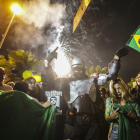 Simpatizantes del Jair Bolsonaro celebran su victoria frente a su casa en Río de Janeiro.