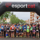 Els atletes es disposen a prendre la sortida de la quarta edició del Duatló de Lleida.