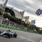 Lewis Hamilton, ahir en el moment en què creuava la meta com a vencedor del Gran Premi de l’Azerbaidjan.