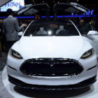 Tesla confirma que su vehículo circulaba en automático cuando chocó en EE.UU.