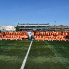 Las chicas que participaron en la Jornada de Futbol Femení de Torrefarrera posaron para una fotografía de grupo.