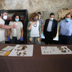 Los arqueólogos han hallado parte del esqueleto de un cuerpo, así como botones, latas de conservas, balas y hebillas. 