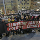 Un instante de la concentración en solidaridad con los presos independentistas, ayer en Ricard Viñes.