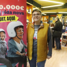 Rosa Guiu, dueña de la papelería de Lleida que despachó un billete con el quinto premio de la Grossa. 