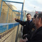 El president del PP, Pablo Casado, va visitar ahir la frontera del Tarajal que separa Ceuta del Marroc.