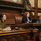 La alcaldesa de Barcelona, Ada Colau, durante una intervención en el pleno celebrado ayer.