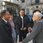 Un militant històric d’ERC, Josep Tarruella, va saludar el conseller Bosch a l’arribada a Camarasa.