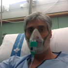 Berni Tamames ayer en la habitación del Hospital Vall d’Hebron en la que permanece ingresado.