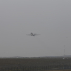 El avión de Palma despegó a primera hora de la tarde en una jornada con niebla en Alguaire.