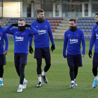 Vidal, Alba, Piqué, Messi i Suárez, ahir durant la sessió d’entrenament.