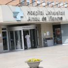 L'entrada principal a l'hospital Arnau de Vilanova de Lleida.