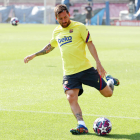 Leo Messi durante el entrenamiento en el Camp Nou.