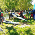 Los kayaks vuelven al Noguera Pallaresa  -  Deportistas de Sort volvieron ayer a surcar las aguas del Noguera Pallaresa, en el primer día en el que estaba permitido practicar deporte. El río se encuentra en las mejores condiciones para los entren ...