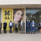 La consellera de Cultura, Àngels Ponsa, amb l'alcalde de Lleida, Miquel Pueyo, el president de la Diputació, Joan Talarn, i altres autoritats, davant del Museu de Lleida, el setembre passat.