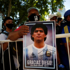 Alerta, notícia falsa: No ha mort un empleat funerari que va fotografiar el cadàver de Maradona
