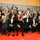 Foto de família dels premiats, entre els quals es troben els set de la cinta ‘El reino’, mentre que ‘Campeones’ va aconseguir el de millor pel·lícula.