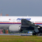 Un avió de Malaysia Airlines va desaparèixer a l’oceà Índic amb 227 passatgers i 12 tripulants.