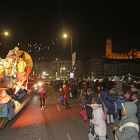 La cavalcada de Lleida, al seu pas pel pont Vell l’any passat, que aquest any no creuarà.