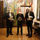 Antoni Gelonch, Francesc Canosa y Jaume Rutllant poco antes de la presentación del libro en la Paeria.