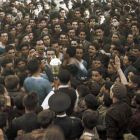 Momento de la celebración de la conquista del trofeo con Manuel Planella llevando la Copa.