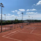 Imatge de pistes de tenis buides al Club Tennis Urgell.
