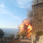 El foc que va calcinar ahir una casa de fusta a Llimiana.