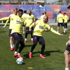La plantilla del Barça, a l’entrenament de recuperació d’ahir a la Ciutat Esportiva.