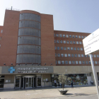 Imatge de la façana de l’hospital Arnau de Vilanova.