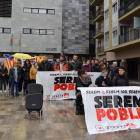 Los encausados estuvieron acompañados ayer por unas setenta personas ante el juzgado de La Seu. 