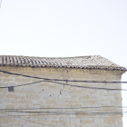 Vista de la teulada de la parròquia de la Mare de Déu de la Mercè d’Almacelles, ahir.