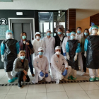 Foto de família de l’equip de professionals que treballen a l’hotel hospital Nastasi.