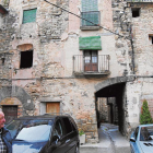 Tres dels immobles buits i deshabitats del nucli de Figuerola d'Orcau, a Isona